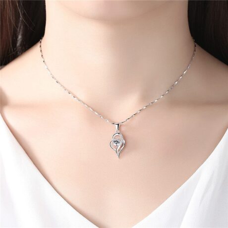 Mat-day-chuyen-bac-nu-trai-tim-cach-dieu-dinh-da-TLJ-6549845321-4